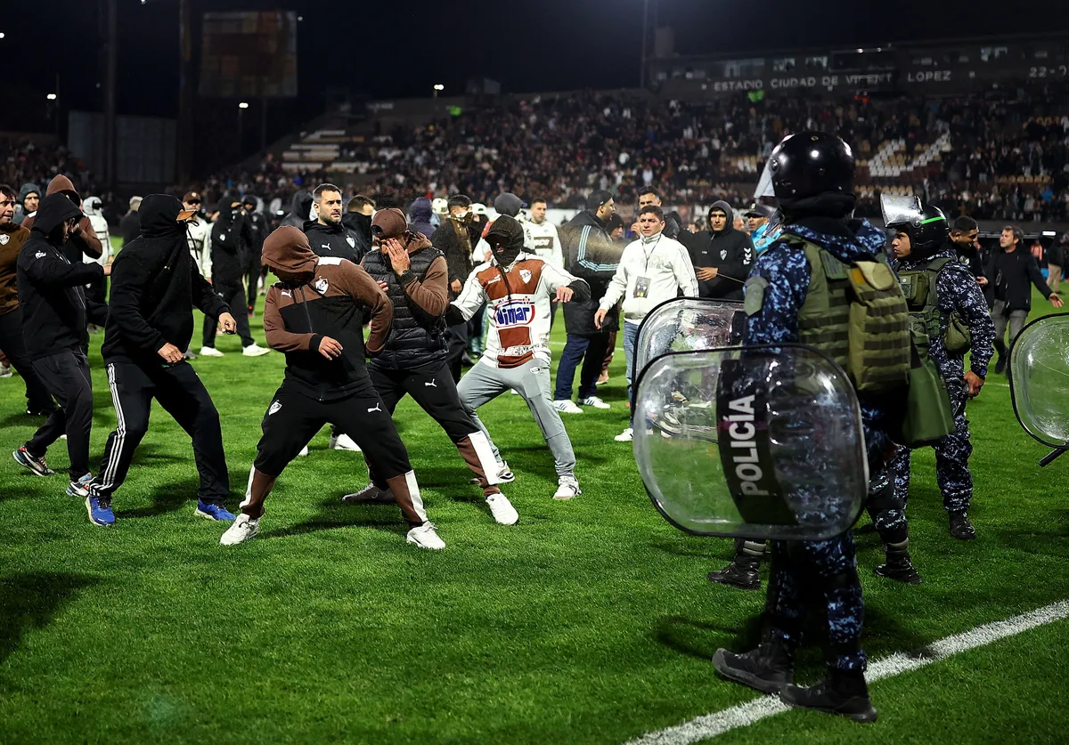Nastao haos na stadionu u Brazilu: Navijači ukradeni zastave doveli do sukoba nakon nogometne utakmice