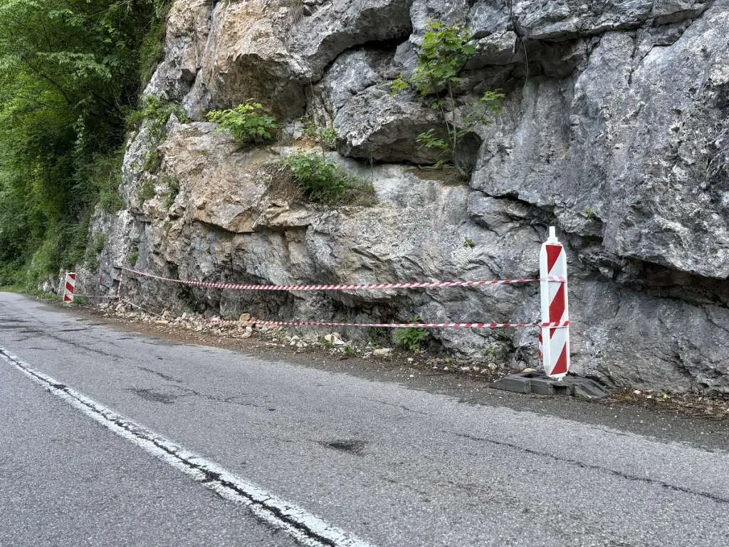 Stanje na putevima u BiH: Radovi na autocesti A-1 i brojnim magistralnim pravcima, oprez zbog magle i odrona