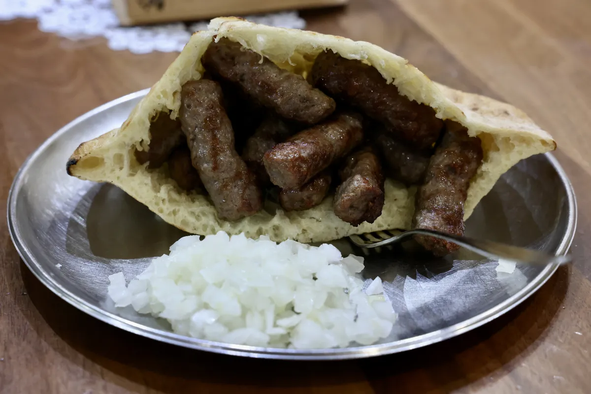 U čast Edina Džeke: Sarajevske ćevabdžije sutra će umjesto "desetke" servirati "jedanaestku"
