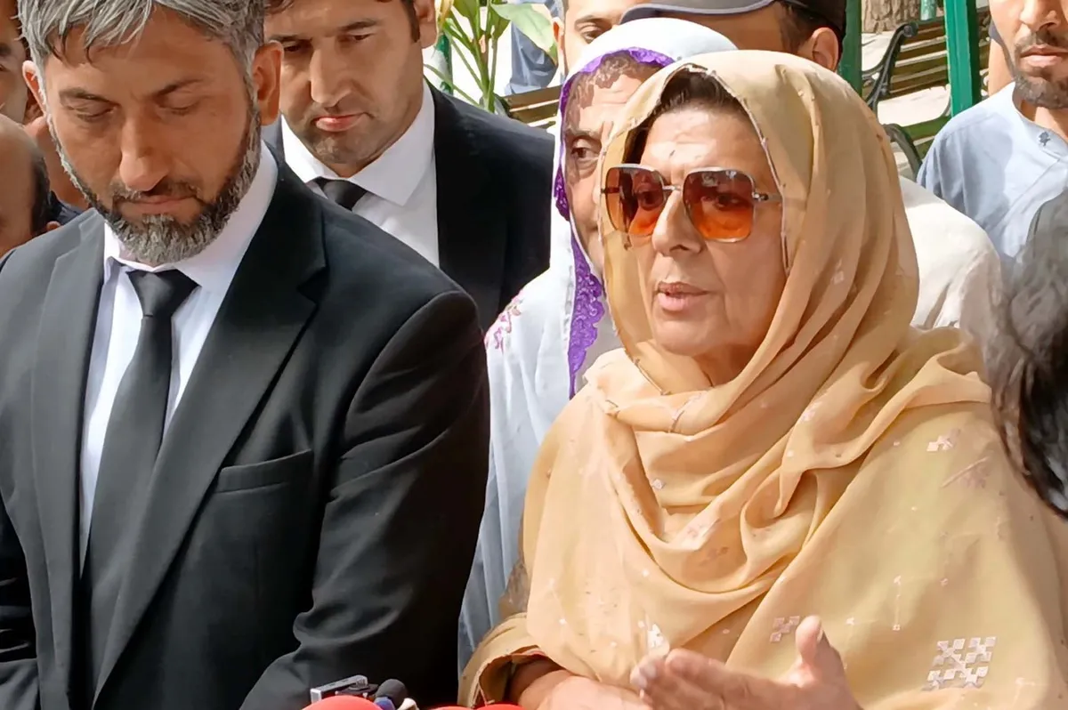 Uhapšena sestra Imrana Khana uoči velikih protesta u Pakistanu, porodica traži njeno hitno oslobađanje