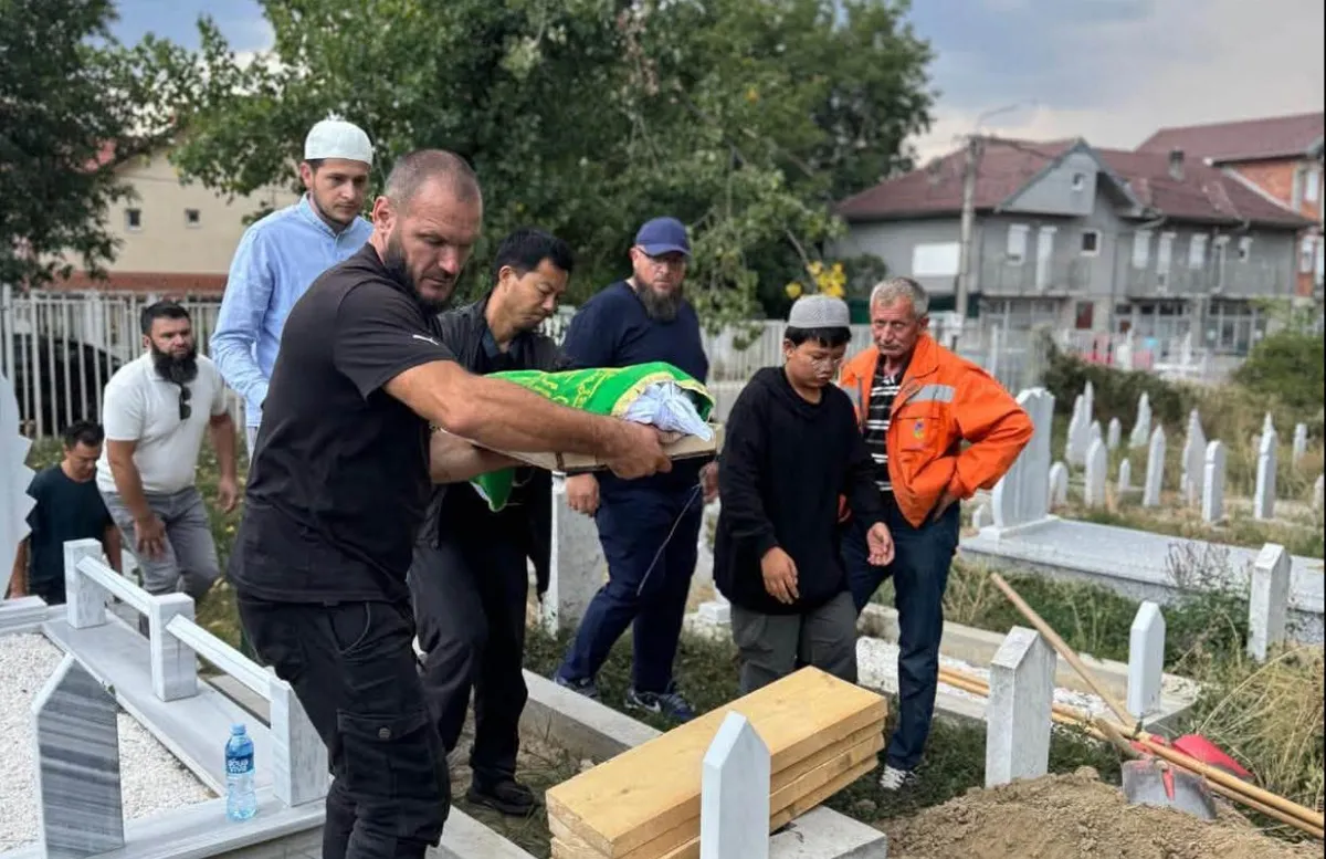 Novi Pazar pružio ruku porodici iz Kine u najtežem trenutku: Daleko od domovine izgubili trogodišnje dijete, zbog barijera nisu ga mogli ukopati u Beogradu