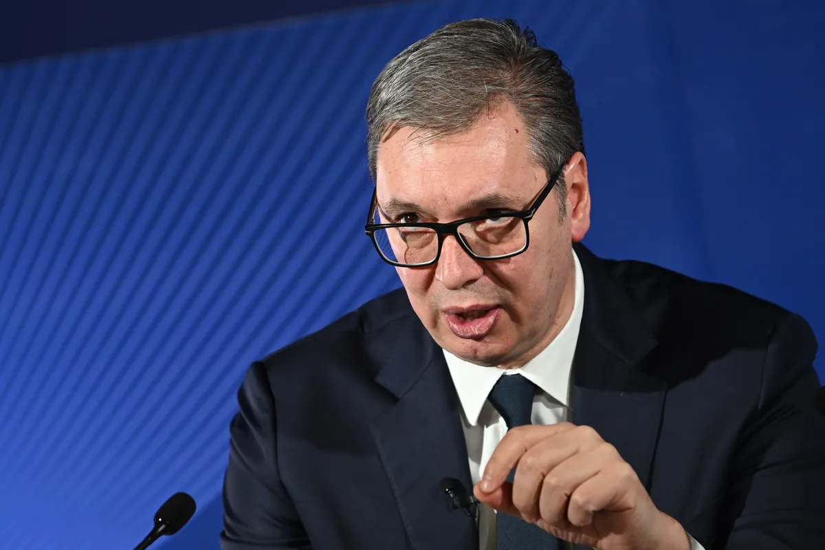 "Nabavio sam kamionče": Vučić podnosi ostavku 27. septembra, isto veče se obraća javnosti kao "običan građanin"