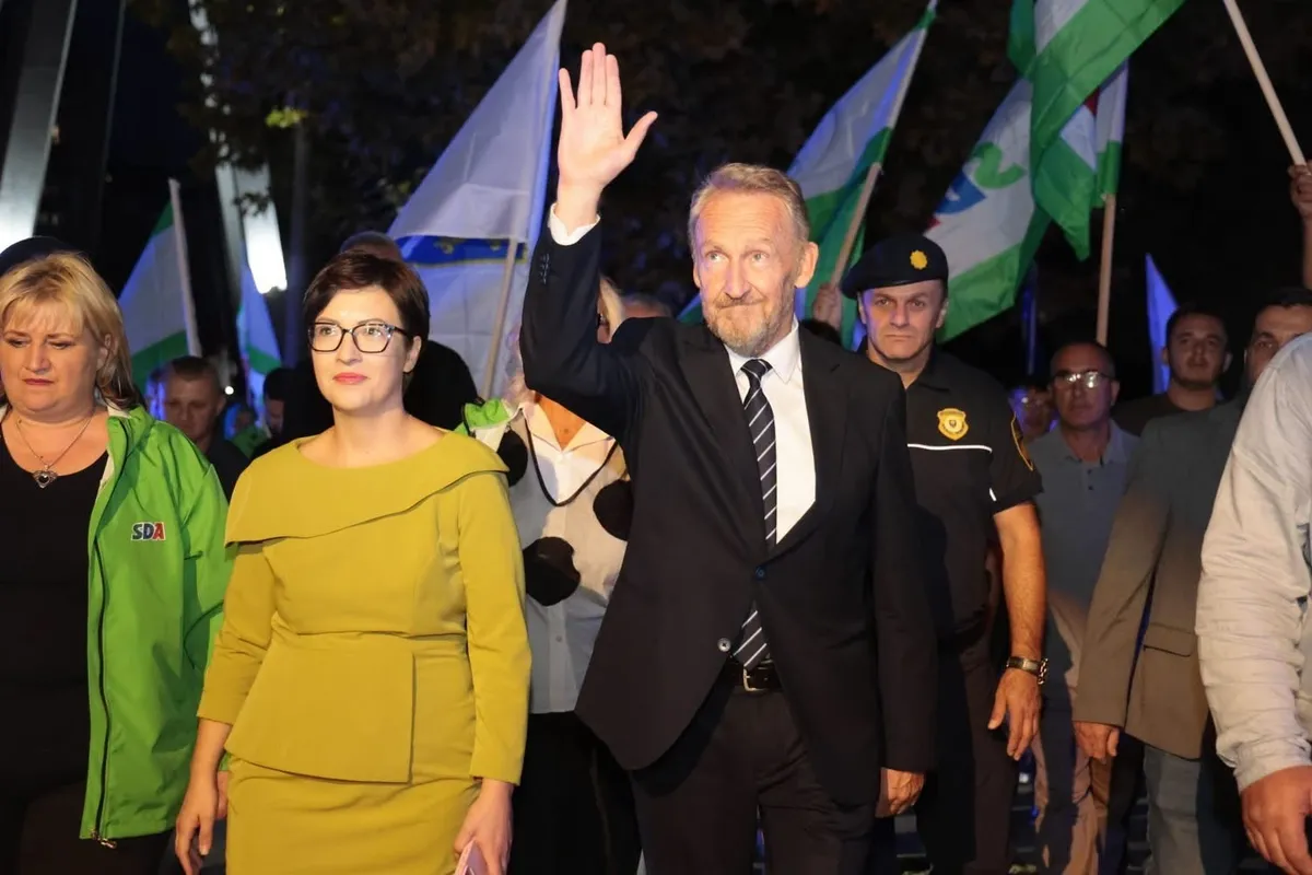 Izetbegović na skupu u Zavidovićima poručio: Ako Bećirović i Trojka sačuvaju vlast, upitno je kako ćemo sačuvati BiH