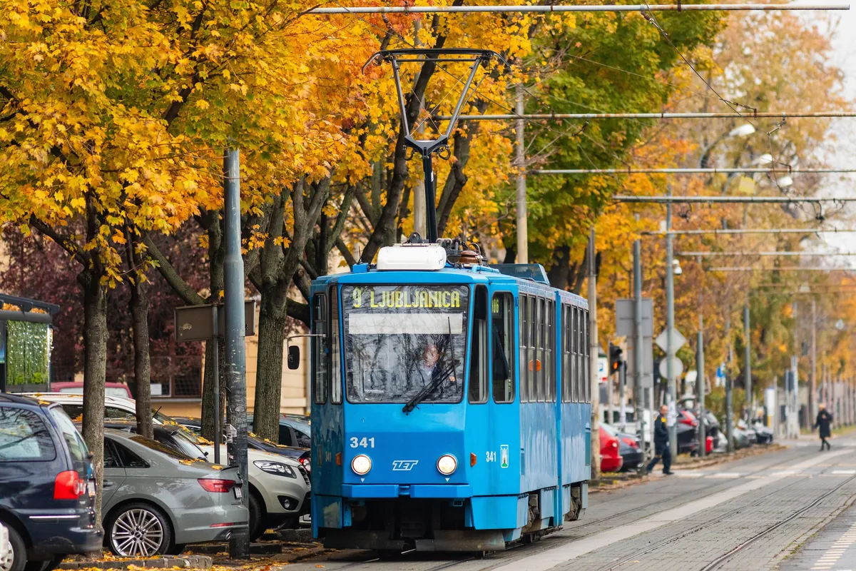 Štrajk paralizirao Zagreb: Tramvaji i autobusi uglavnom ne voze, građani se sami organizuju