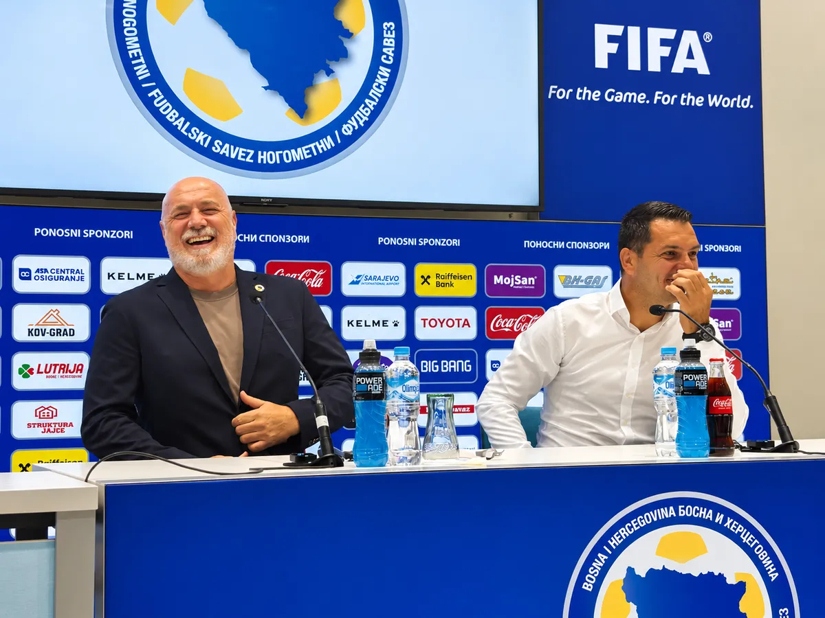 Žestok napad na Barbareza i Spahića nakon press konferencije: "Dva ublehaša!"