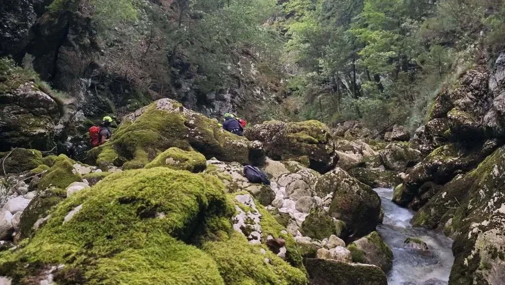 Užas u Sloveniji: Dijete (7) upalo u provaliju, otac poginuo pokušavajući da ga izvuče