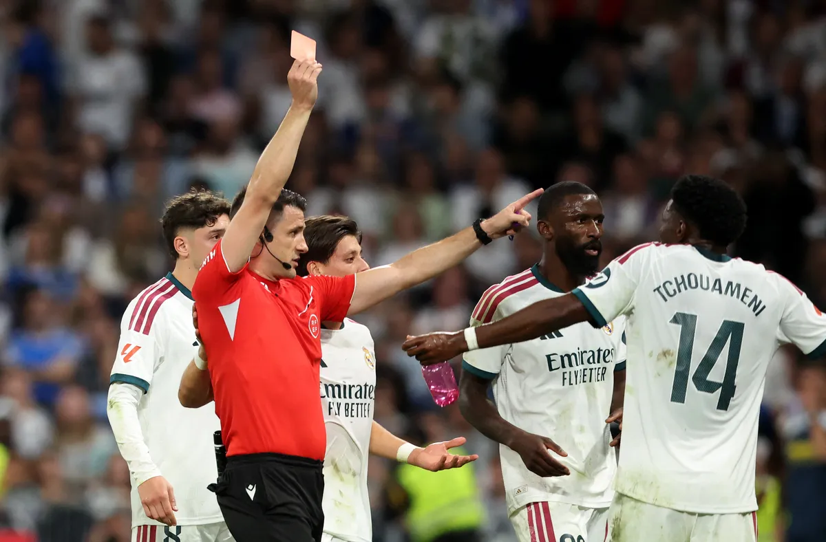 Vinicius postigao gol i proslavio sa Mourinhom, a nakon toga šok: Zaradio je crveni karton zbog bezobrazluka! (VIDEO)