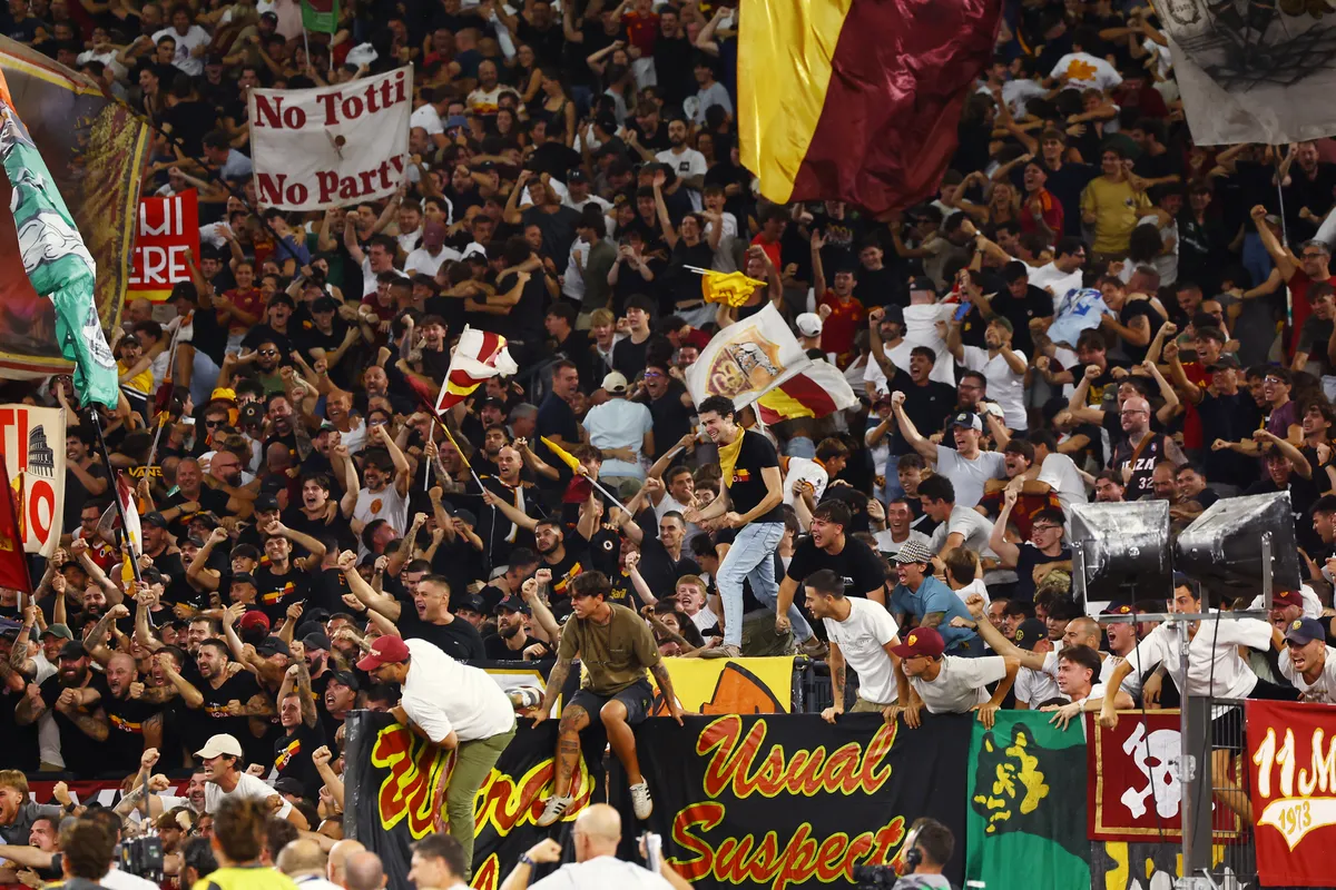 Skandal na tribinama Rome dobio epilog: Policija identificirala 16 navijača, neki neće na stadion čak pet godina