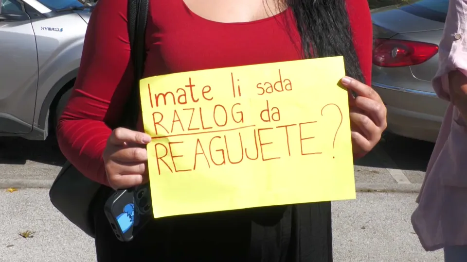 Protest u Tuzli: Građani traže puštanje maloljetnice iz pritvora i jaču zaštitu djece od vršnjačkog nasilja