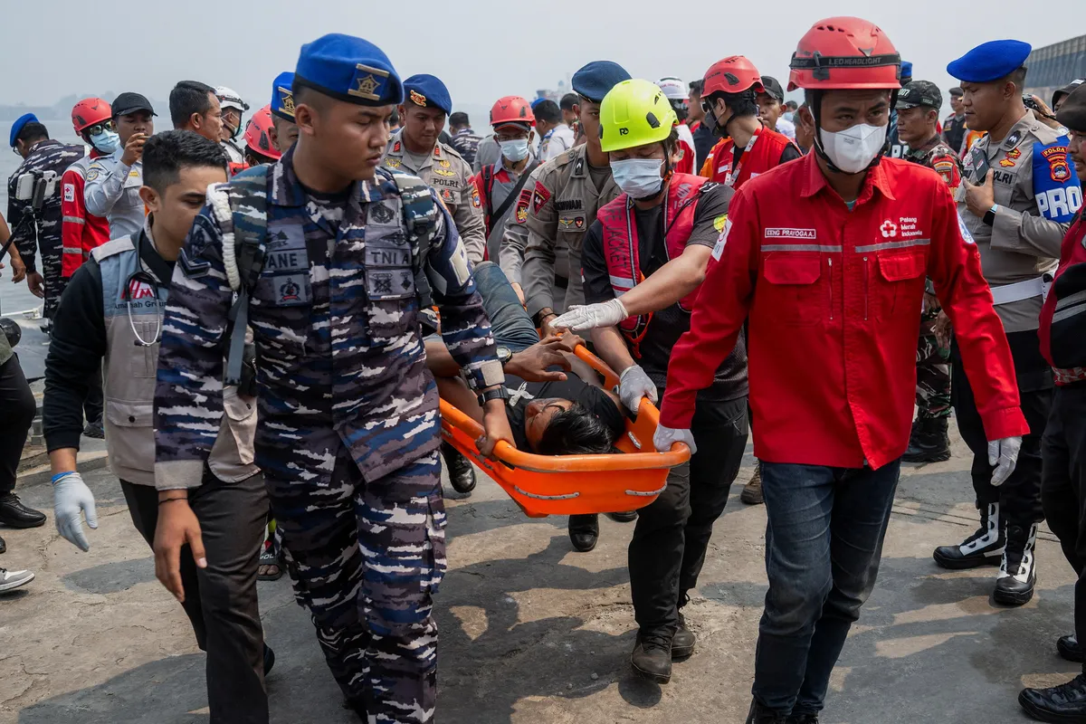 Broj poginulih u pomorskoj nesreći u Indoneziji porastao na 20, nastavlja se potraga za 115 nestalih