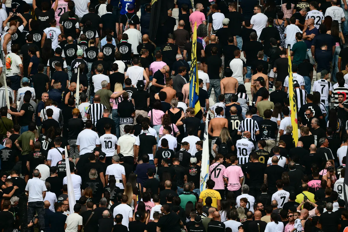 Juventus osudio ponašanje svojih navijača: Okrenuli leđa tokom minute šutnje za Mazzolu, moguće i kazne zbog tog poteza