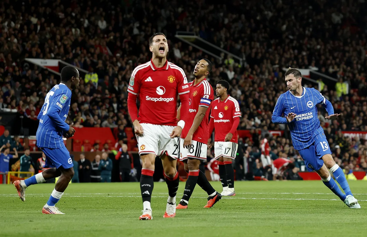Manchester United vodio 2:0 na Old Traffordu, a onda doživio potpuni šok: Brighton ga izbacio iz Liga kupa (VIDEO)