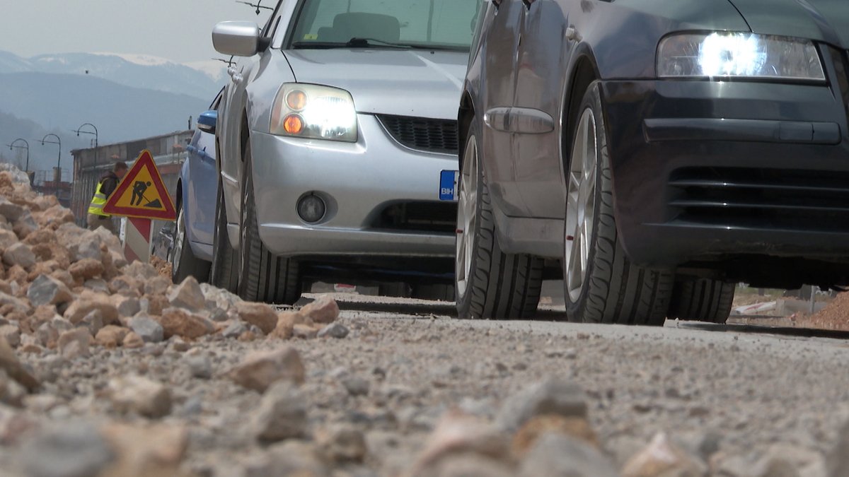 BIHAMK: Na granicama zadržavanja vozila do 30 minuta, sanacioni radovi na pojedinim dionicama