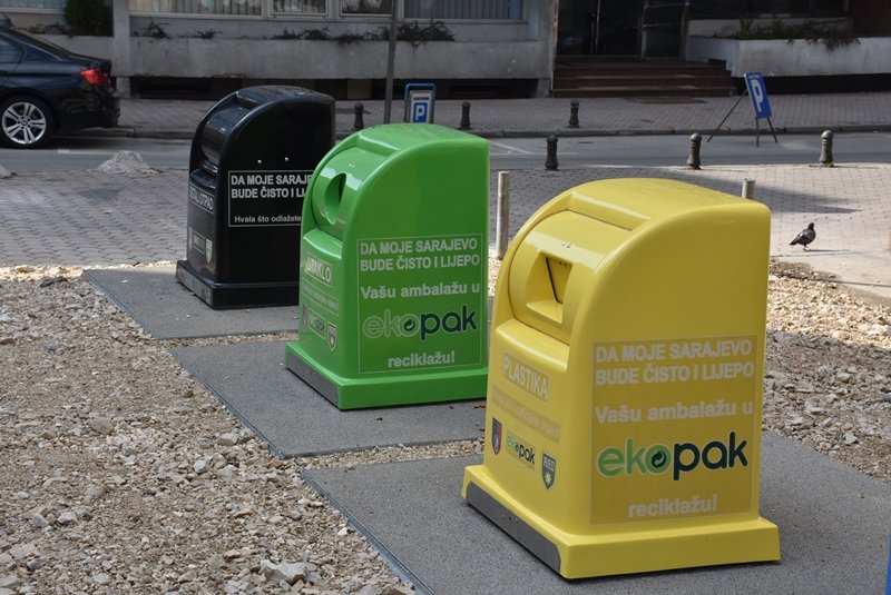 Gomila para iz banke završila u smeću: Portparolka Gradske čistoće otkrila šta sve završi u kontejnerima