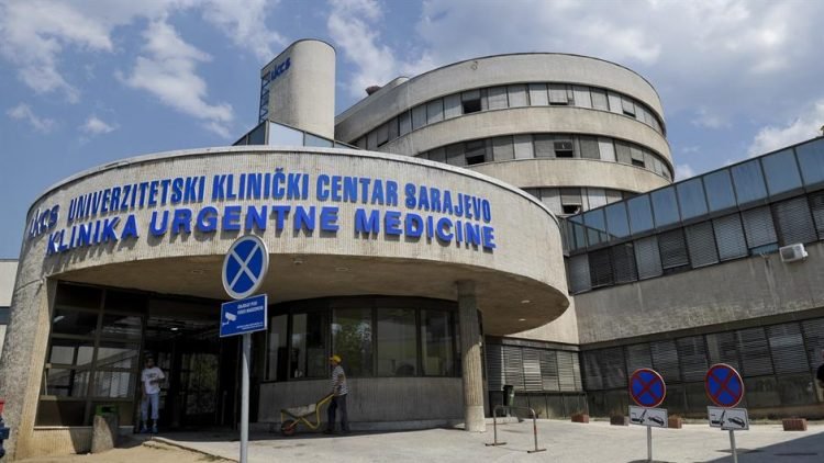 Uposlenici KCUS-a progovorili o uslovima rada: "Ponekad se stidim ustanove u kojoj radim, ljudi su u strahu i tužbama ostvaruju prava"
