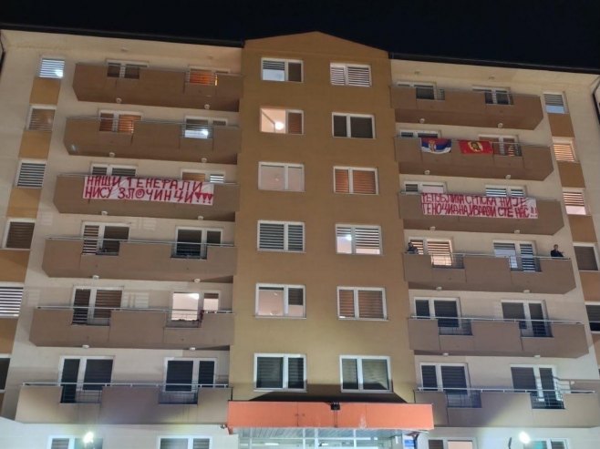Transparenti širom Srpske na studentskim domovima kao odgovor studentima iz Srbije na njihove parole (FOTO)