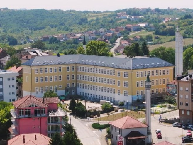 Svečano otvaranje rekonstruisane škole u Derventi, prisustvuju Minić i Golubović