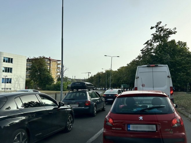 Ne jenjavaju saobraćajne gužve u Banjaluci (VIDEO)