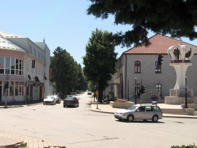 Na dva biračka mjesta u Gacku kašnjenje zbog problema sa tehnikom