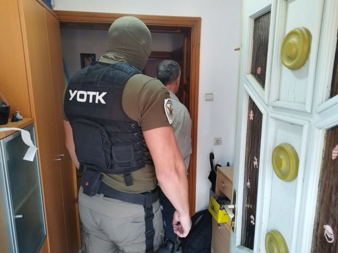 U Gradišci uhapšeno šest lica zbog trgovine oružjem