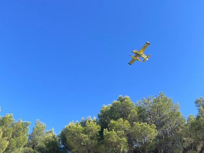 Za gašenje požara na Čvrsnici zatraženi kanaderi iz Hrvatske